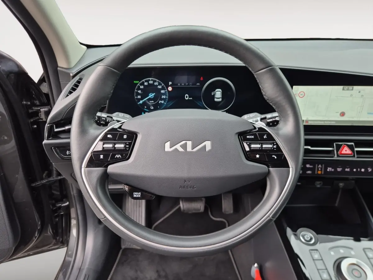 Edition 64.8 kWh | Afneembare Trekhaak | Climate Control | Cruise Control | Camera | Navigatie | Stoelverwarming | Stuurverwarming |