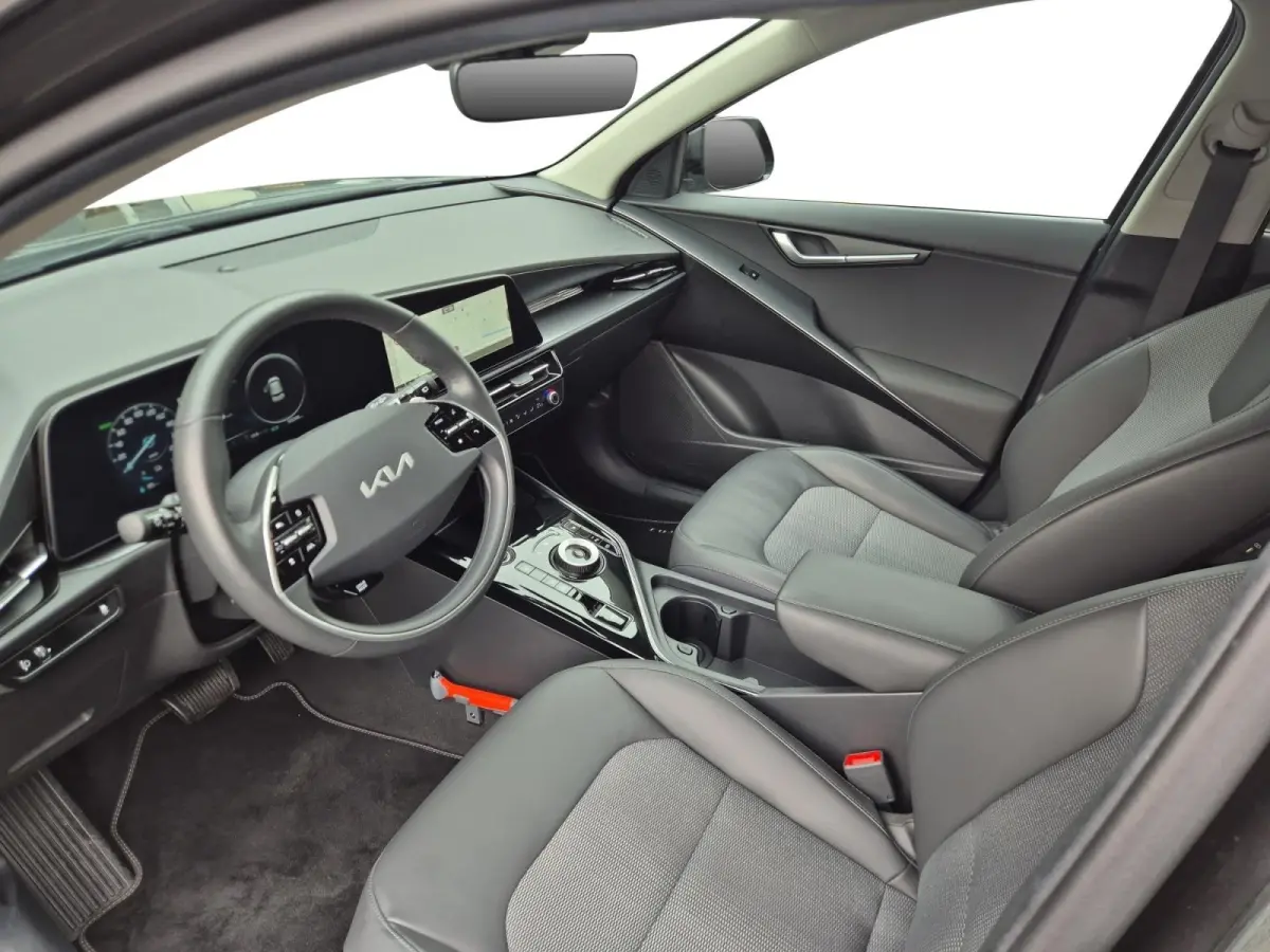 Edition 64.8 kWh | Afneembare Trekhaak | Climate Control | Cruise Control | Camera | Navigatie | Stoelverwarming | Stuurverwarming |