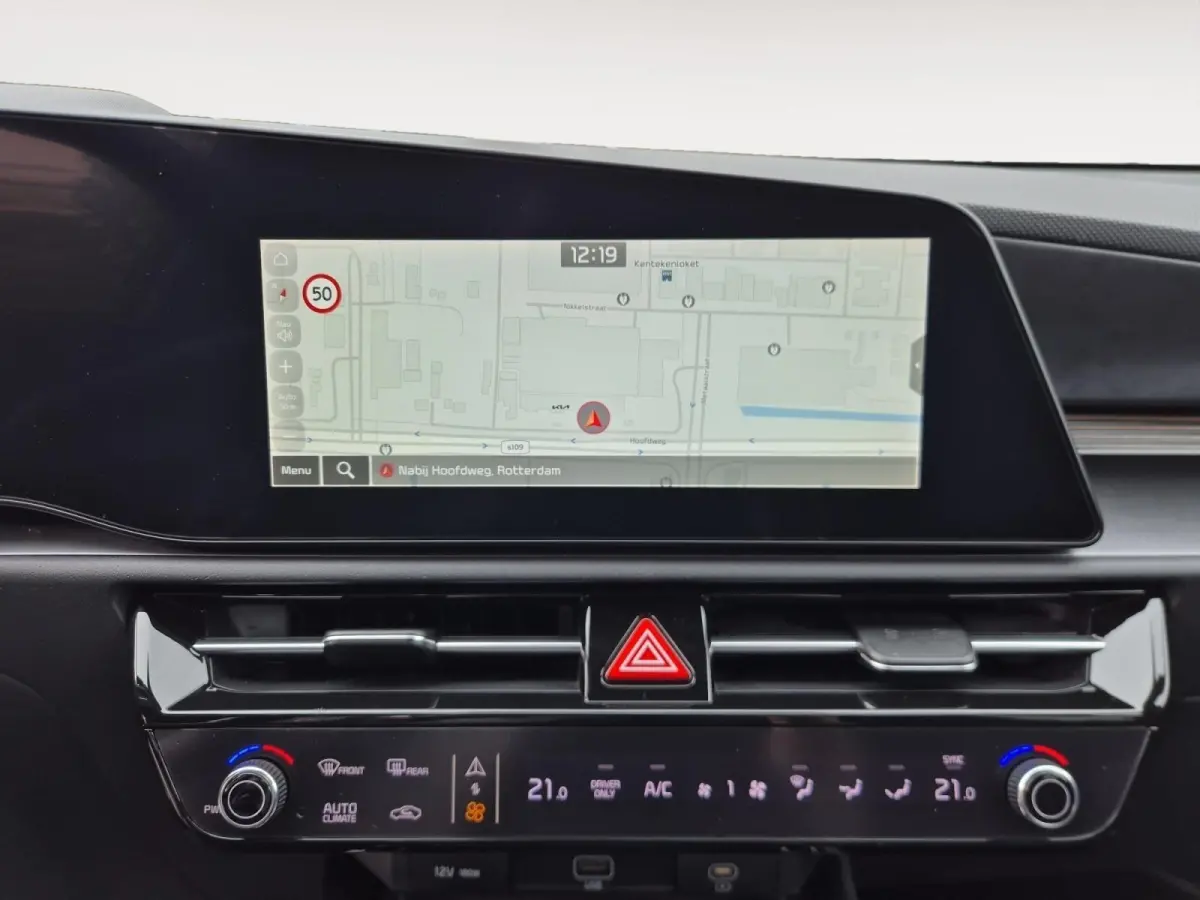 Edition 64.8 kWh | Afneembare Trekhaak | Climate Control | Cruise Control | Camera | Navigatie | Stoelverwarming | Stuurverwarming |