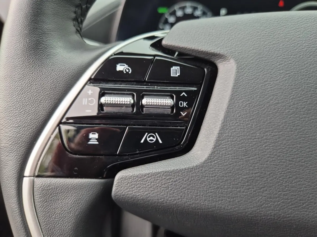 Edition 64.8 kWh | Afneembare Trekhaak | Climate Control | Cruise Control | Camera | Navigatie | Stoelverwarming | Stuurverwarming |