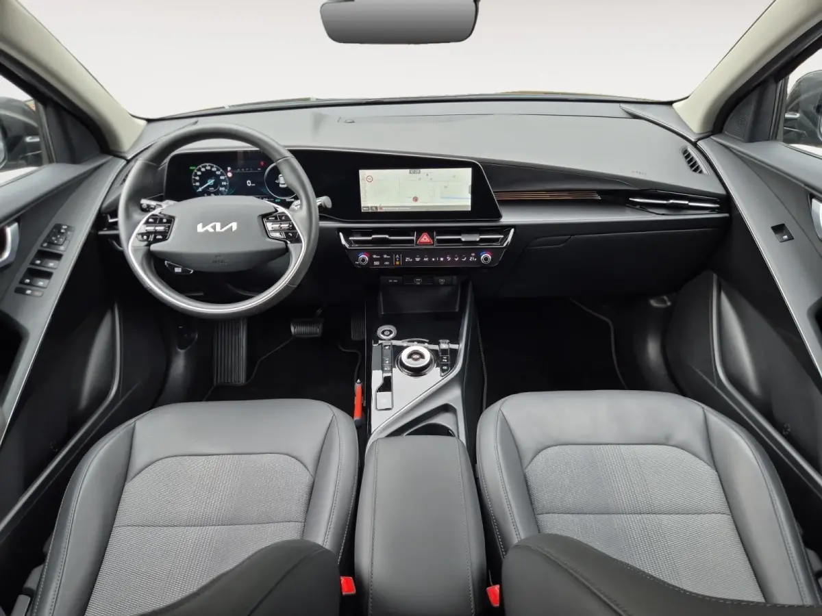 Edition 64.8 kWh | Afneembare Trekhaak | Climate Control | Cruise Control | Camera | Navigatie | Stoelverwarming | Stuurverwarming |