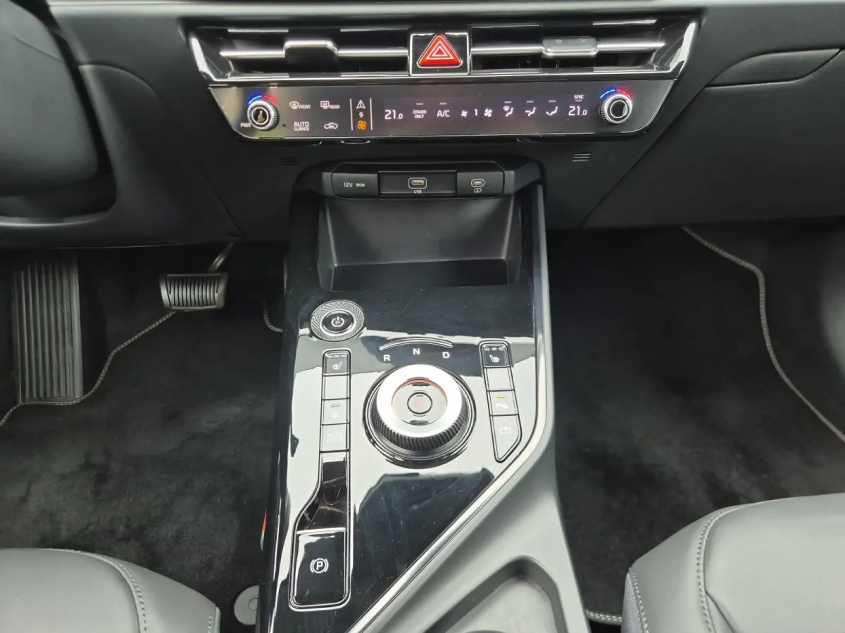 Edition 64.8 kWh | Afneembare Trekhaak | Climate Control | Cruise Control | Camera | Navigatie | Stoelverwarming | Stuurverwarming |