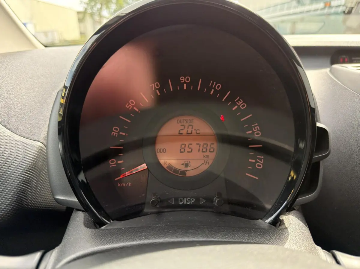 1.0 VVT-i x - 1EIGENAAR/5DEURS/AIRCO/NAP