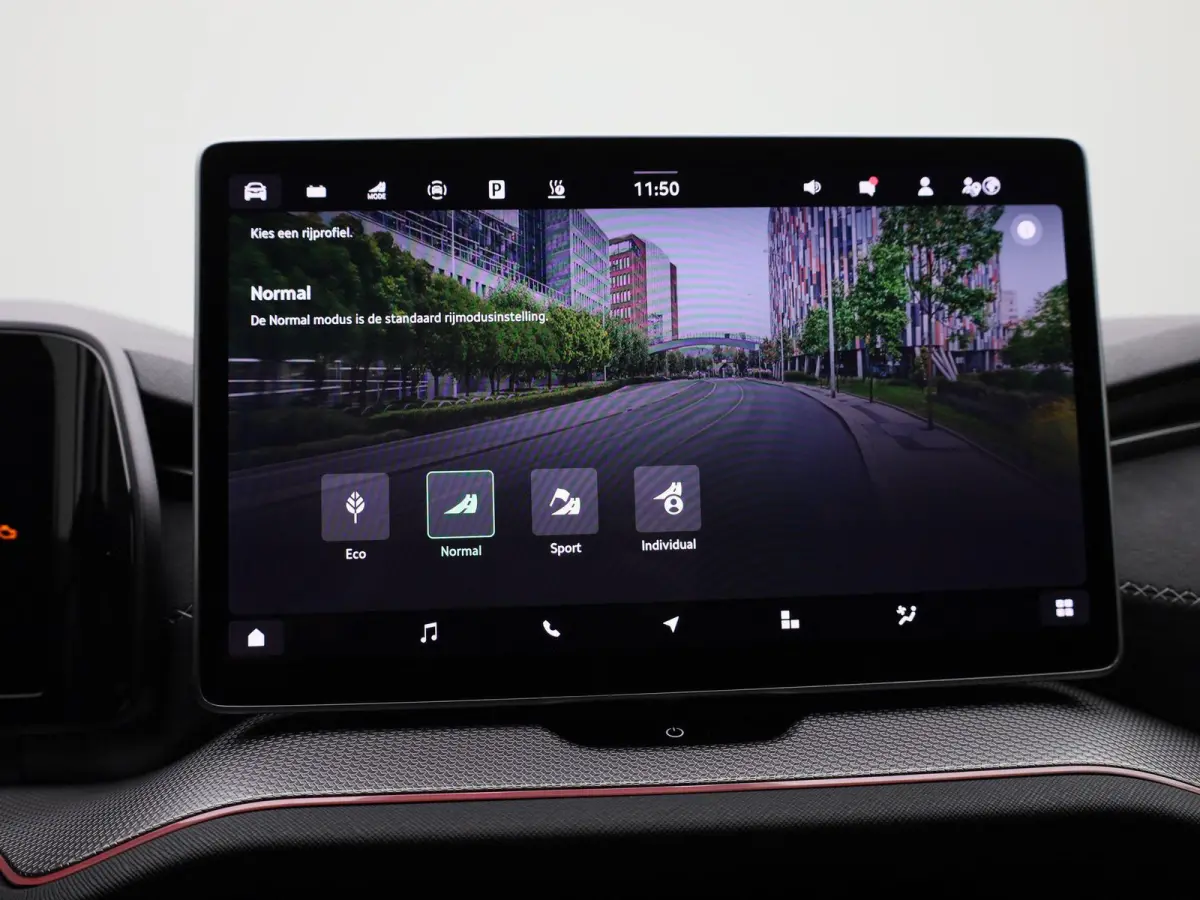 1.5 TSI PHEV Sportline Business 204 PK Automaat | Panormadak | Trekhaak | Canton Geluidssysteem |  Matrix LED Koplampen | Navigatie |  Apple Carplay/Android Auto | Keyless Entry | Climate Co