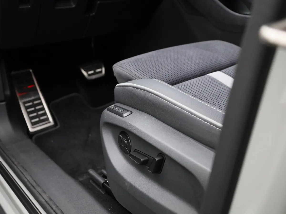 1.5 TSI PHEV Sportline Business 204 PK Automaat | Panormadak | Trekhaak | Canton Geluidssysteem |  Matrix LED Koplampen | Navigatie |  Apple Carplay/Android Auto | Keyless Entry | Climate Co