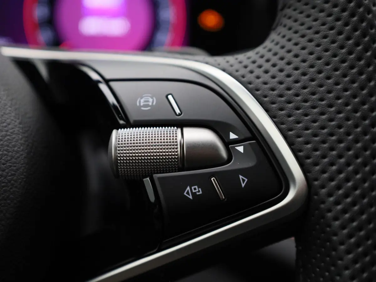 1.5 TSI PHEV Sportline Business 204 PK Automaat | Panormadak | Trekhaak | Canton Geluidssysteem |  Matrix LED Koplampen | Navigatie |  Apple Carplay/Android Auto | Keyless Entry | Climate Co