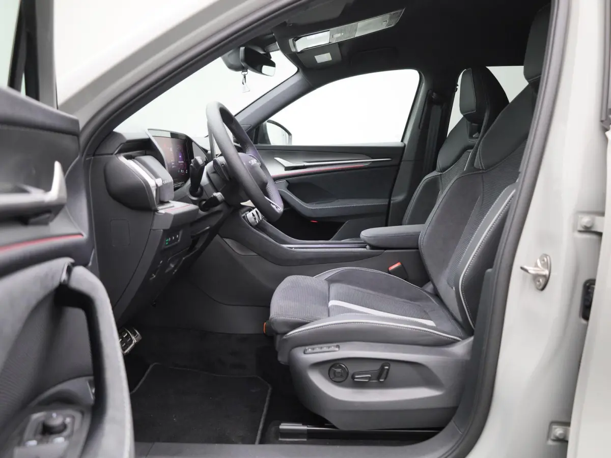 1.5 TSI PHEV Sportline Business 204 PK Automaat | Panormadak | Trekhaak | Canton Geluidssysteem |  Matrix LED Koplampen | Navigatie |  Apple Carplay/Android Auto | Keyless Entry | Climate Co