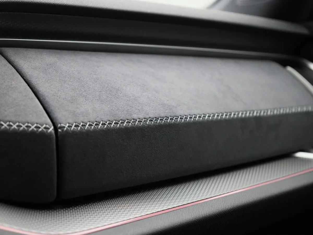 1.5 TSI PHEV Sportline Business 204 PK Automaat | Panormadak | Trekhaak | Canton Geluidssysteem |  Matrix LED Koplampen | Navigatie |  Apple Carplay/Android Auto | Keyless Entry | Climate Co