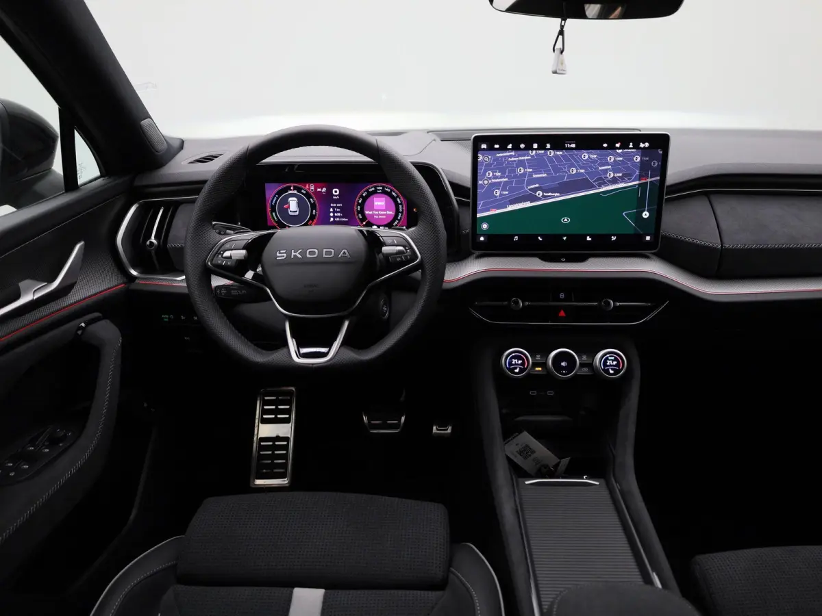 1.5 TSI PHEV Sportline Business 204 PK Automaat | Panormadak | Trekhaak | Canton Geluidssysteem |  Matrix LED Koplampen | Navigatie |  Apple Carplay/Android Auto | Keyless Entry | Climate Co