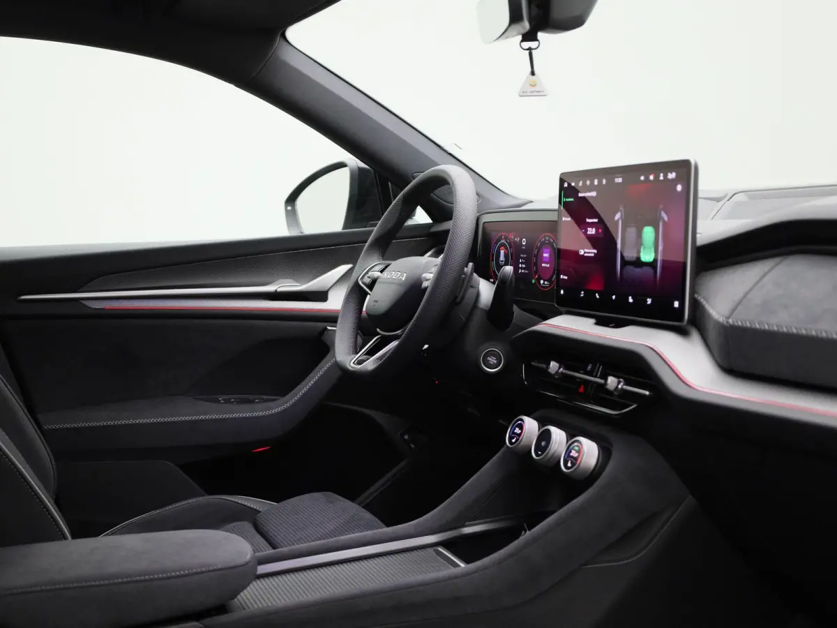 1.5 TSI PHEV Sportline Business 204 PK Automaat | Panormadak | Trekhaak | Canton Geluidssysteem |  Matrix LED Koplampen | Navigatie |  Apple Carplay/Android Auto | Keyless Entry | Climate Co