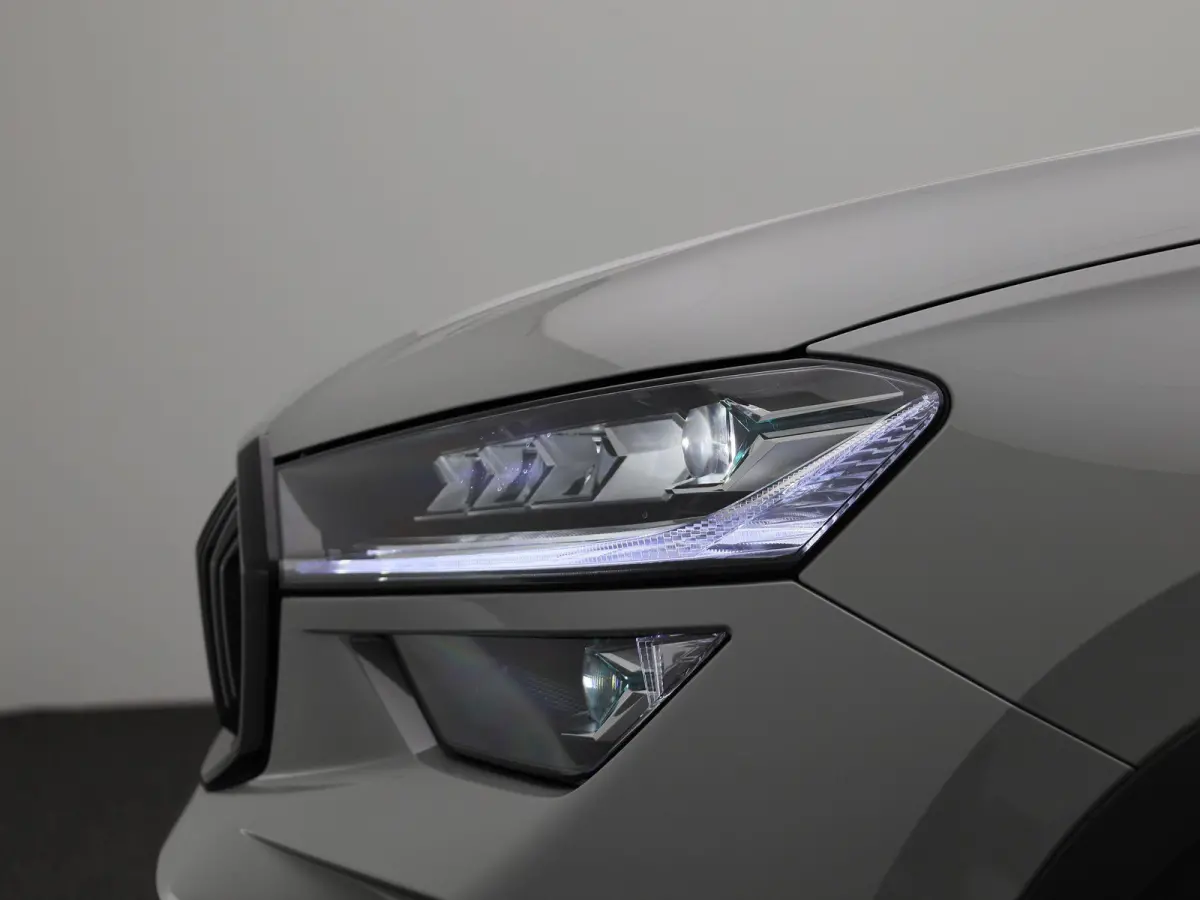 1.5 TSI PHEV Sportline Business 204 PK Automaat | Panormadak | Trekhaak | Canton Geluidssysteem |  Matrix LED Koplampen | Navigatie |  Apple Carplay/Android Auto | Keyless Entry | Climate Co