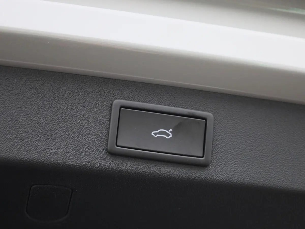 1.5 TSI PHEV Sportline Business 204 PK Automaat | Panormadak | Trekhaak | Canton Geluidssysteem |  Matrix LED Koplampen | Navigatie |  Apple Carplay/Android Auto | Keyless Entry | Climate Co