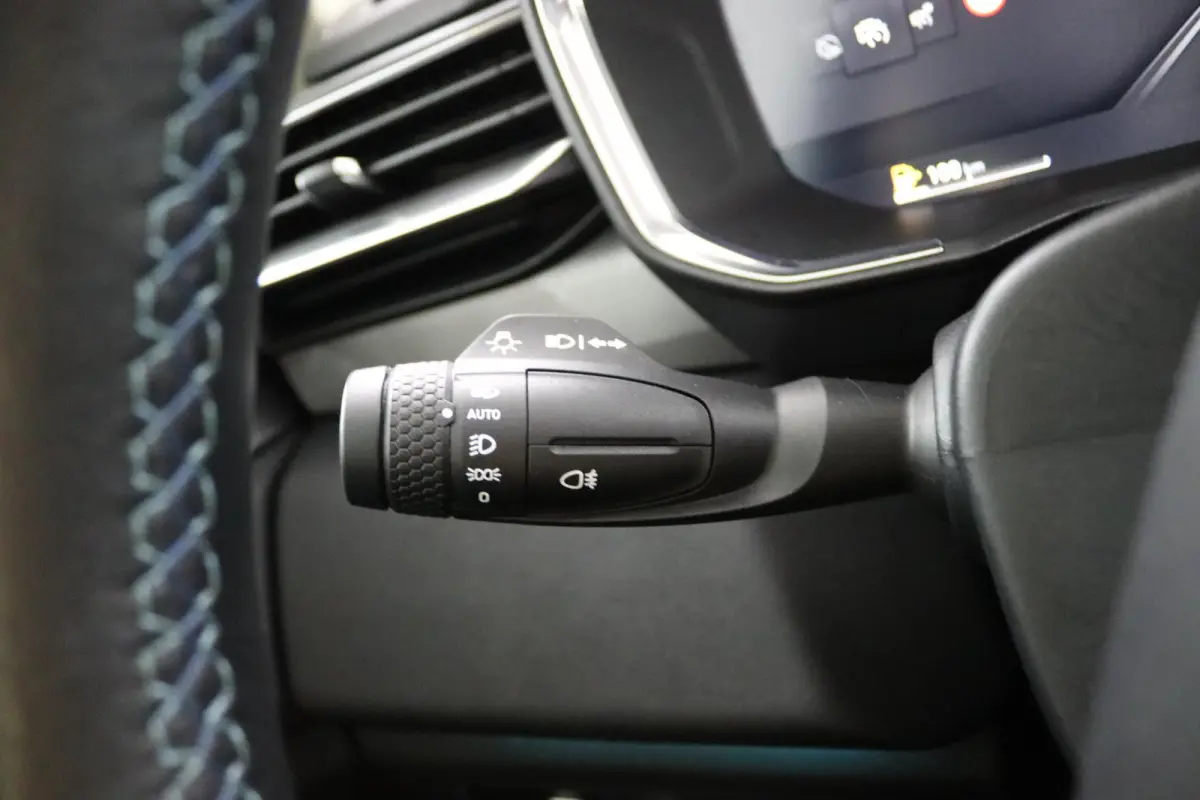 1.5*PLUG-IN*NAVI*PANO*CAM*ACC*CARPLAY*ECC*LED*
