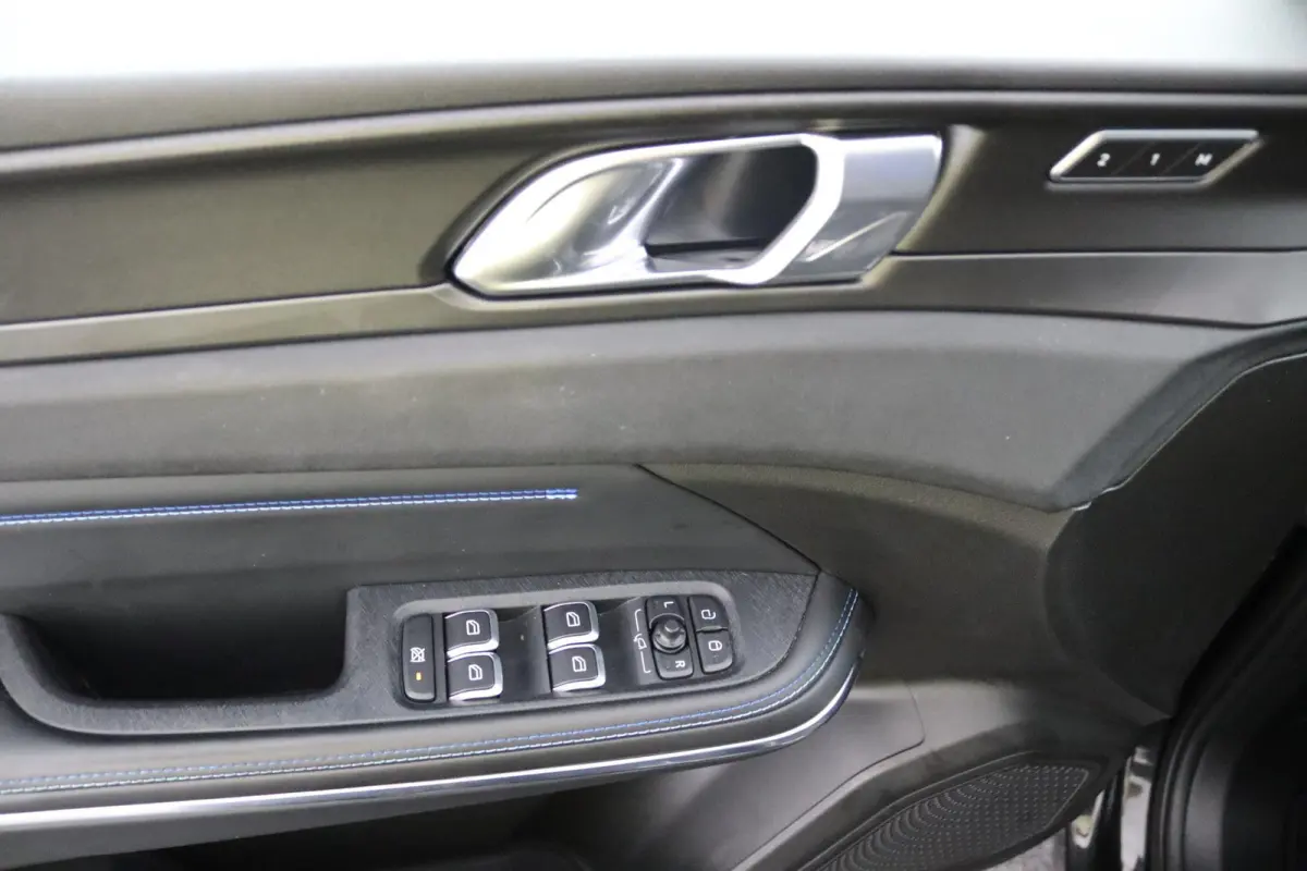 1.5*PLUG-IN*NAVI*PANO*CAM*ACC*CARPLAY*ECC*LED*