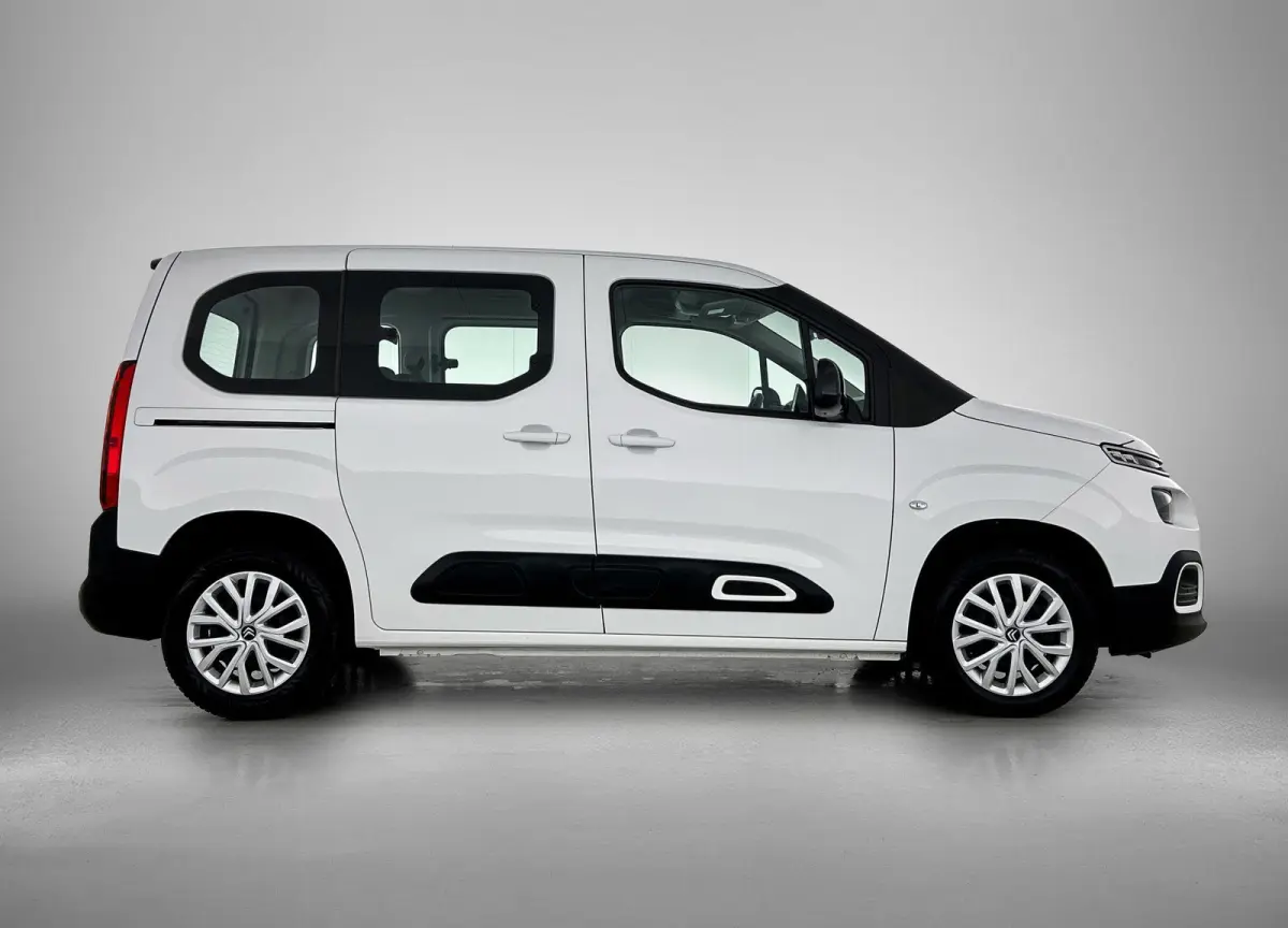 MPV Feel 130pk Automaat | Navigatie | Airco | Parkeersensoren | Cruise Control | Apple Carplay / Android Auto | Bluetooth | DAB+ radio | Automatisch dimlicht | Regensensor | Armsteunen | Mul