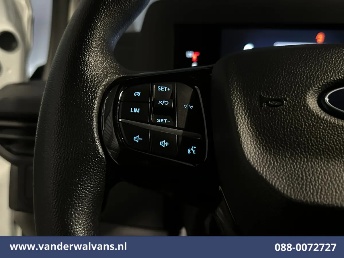 2.0 TDCI 136pk L2H1 Euro6 Airco | Camera | LED | Cruisecontrol Verwarmde voorruit, Parkeersensoren, Bijrijdersbank, 2740kg trekvermogen