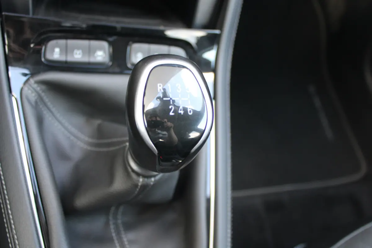 1.2 Turbo Innovation | Navigatie | Camera | AGR | All season | Trekhaak | Parkeersensoren voor + achter |