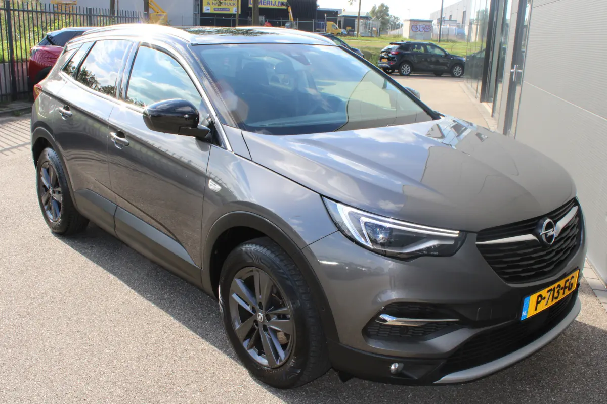1.2 Turbo Innovation | Navigatie | Camera | AGR | All season | Trekhaak | Parkeersensoren voor + achter |