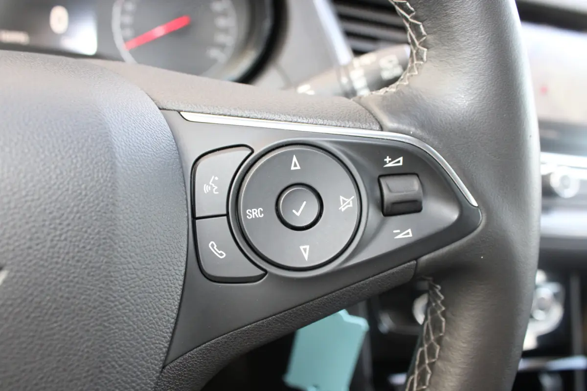 1.2 Turbo Innovation | Navigatie | Camera | AGR | All season | Trekhaak | Parkeersensoren voor + achter |