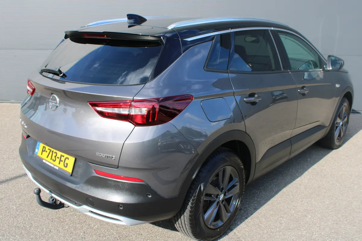1.2 Turbo Innovation | Navigatie | Camera | AGR | All season | Trekhaak | Parkeersensoren voor + achter |
