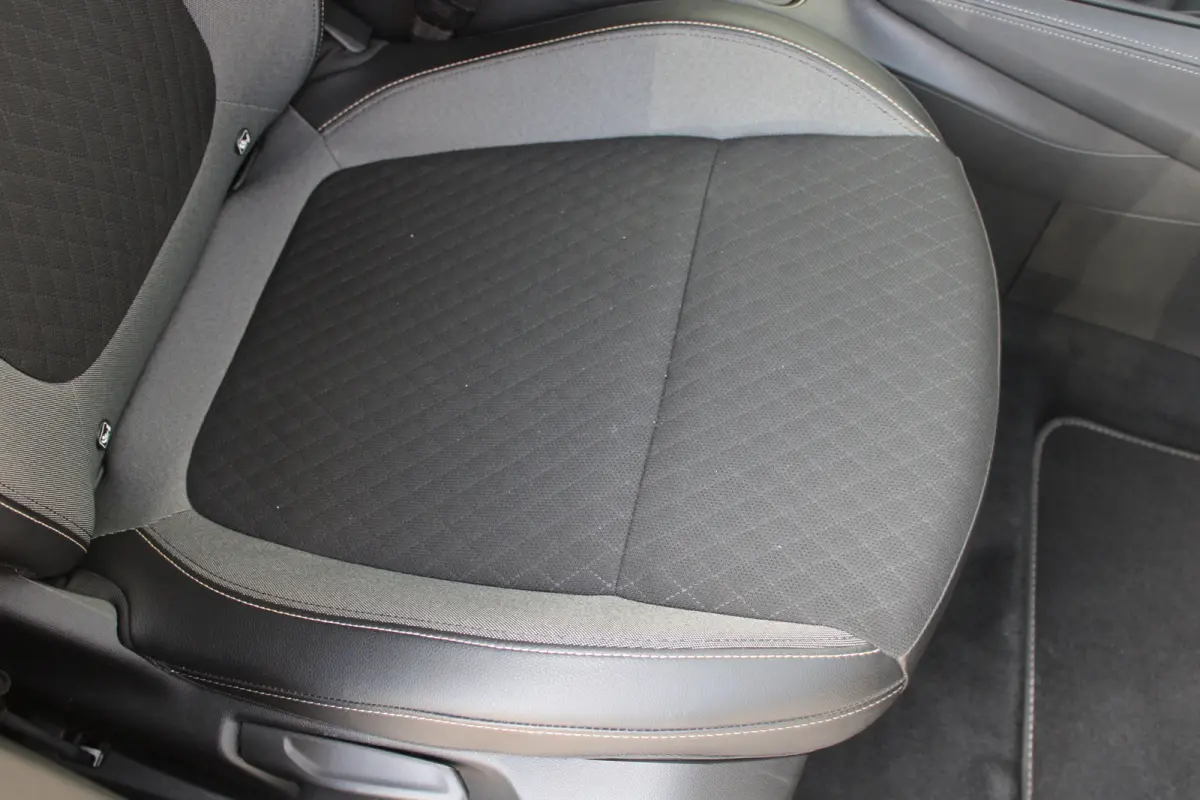 1.2 Turbo Innovation | Navigatie | Camera | AGR | All season | Trekhaak | Parkeersensoren voor + achter |