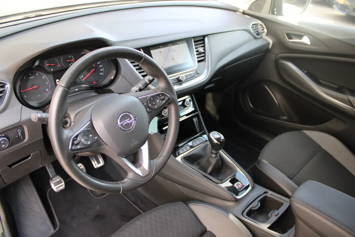 1.2 Turbo Innovation | Navigatie | Camera | AGR | All season | Trekhaak | Parkeersensoren voor + achter |