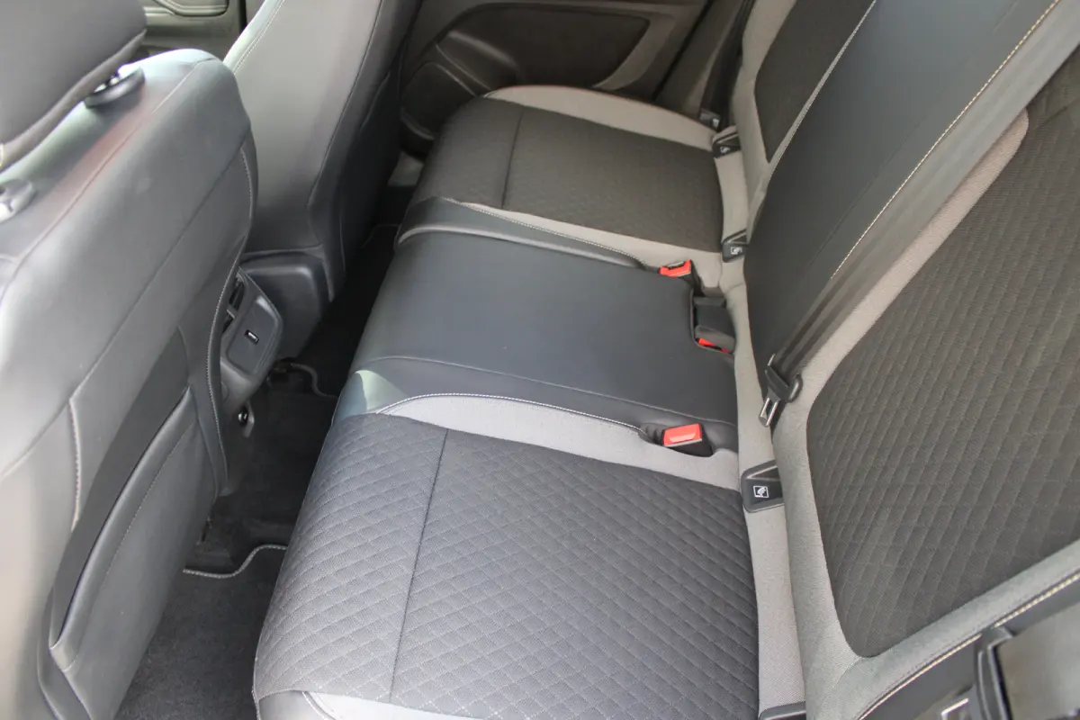 1.2 Turbo Innovation | Navigatie | Camera | AGR | All season | Trekhaak | Parkeersensoren voor + achter |