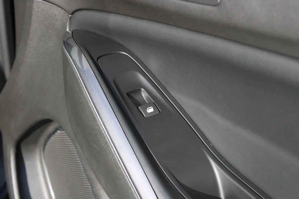 1.2 Turbo Innovation | Navigatie | Camera | AGR | All season | Trekhaak | Parkeersensoren voor + achter |