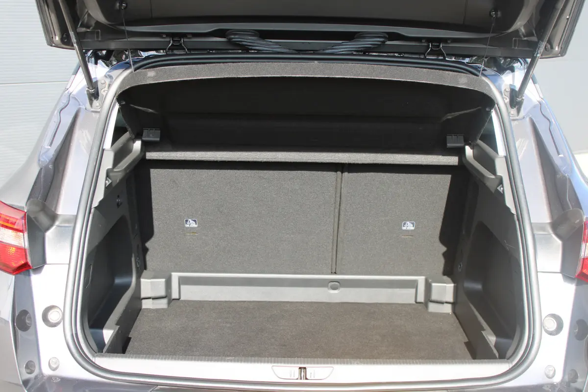 1.2 Turbo Innovation | Navigatie | Camera | AGR | All season | Trekhaak | Parkeersensoren voor + achter |