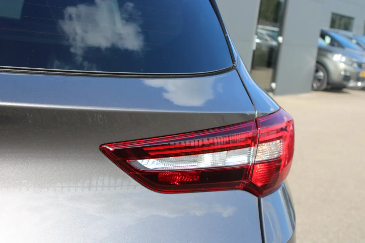 1.2 Turbo Innovation | Navigatie | Camera | AGR | All season | Trekhaak | Parkeersensoren voor + achter |