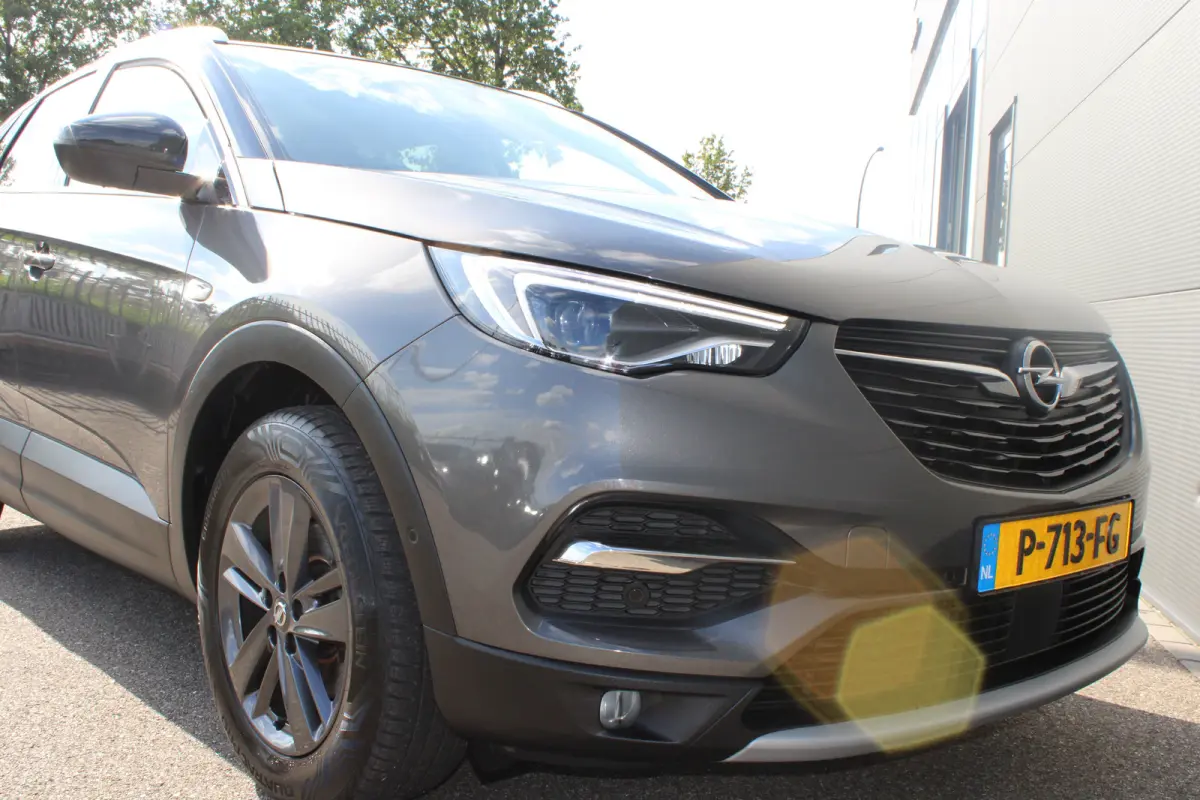 1.2 Turbo Innovation | Navigatie | Camera | AGR | All season | Trekhaak | Parkeersensoren voor + achter |