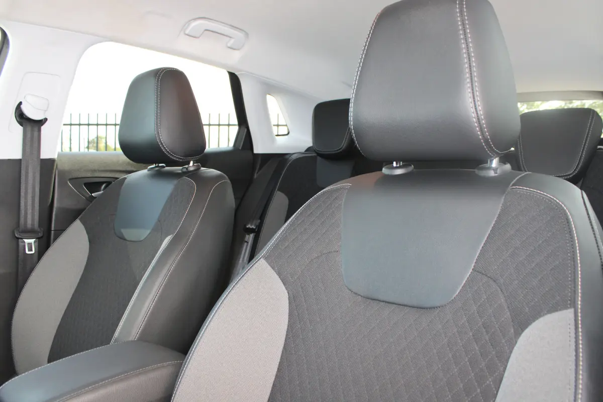 1.2 Turbo Innovation | Navigatie | Camera | AGR | All season | Trekhaak | Parkeersensoren voor + achter |