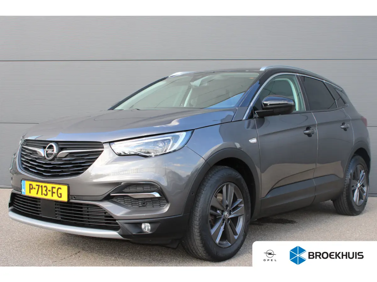 1.2 Turbo Innovation | Navigatie | Camera | AGR | All season | Trekhaak | Parkeersensoren voor + achter |