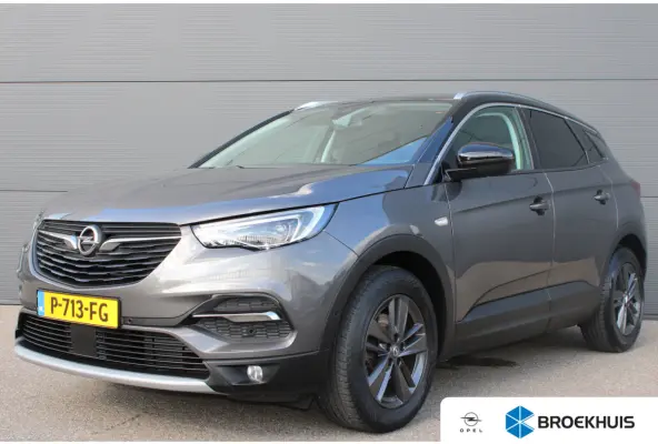 1.2 Turbo Innovation | Navigatie | Camera | AGR | All season | Trekhaak | Parkeersensoren voor + achter |