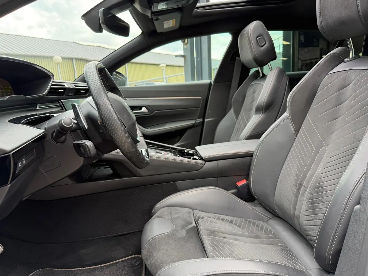 1.6 HYbrid 225 GT Plug-In Panoramadak Trekhaak LED FOCAL AUDIO Driving, holiday, Techno pakket Adaptive cruise Alcantara Lederen bekleding