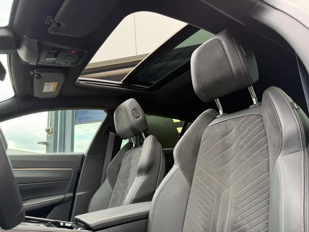 1.6 HYbrid 225 GT Plug-In Panoramadak Trekhaak LED FOCAL AUDIO Driving, holiday, Techno pakket Adaptive cruise Alcantara Lederen bekleding