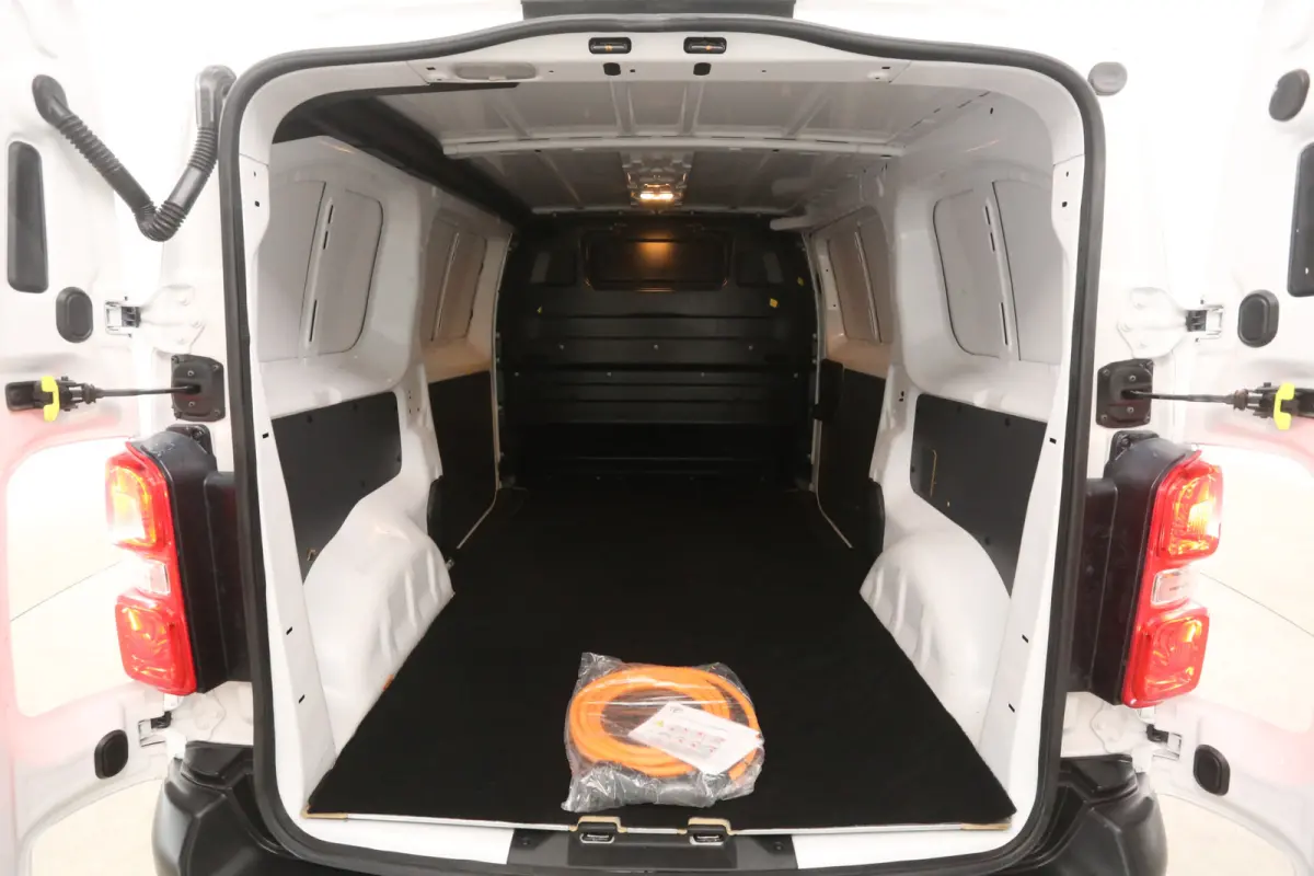 Electric 75 kWh L2H1 Range | Snelladen | SOH 99% | Airco | Cruise | 3 Zits | Carplay | Parkeersens.