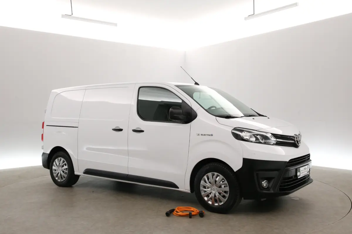 Electric 75 kWh L2H1 Range | Snelladen | SOH 99% | Airco | Cruise | 3 Zits | Carplay | Parkeersens.