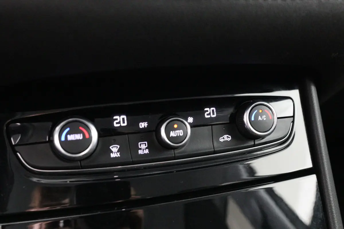 1.2 Turbo Innovation | Elektrische Kofferklep | AGR | Dodehoek | Keyless | Camera | Parkeersensoren | Navigatie | Apple Carplay & Android Auto |