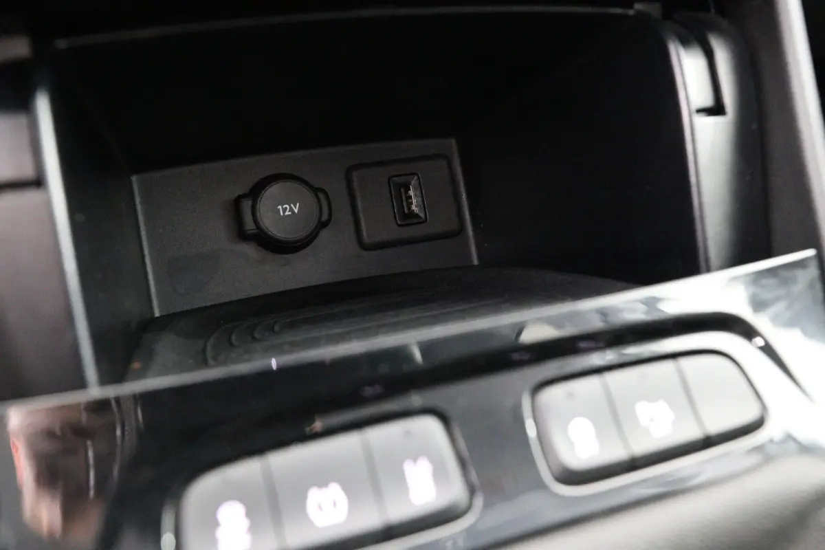 1.2 Turbo Innovation | Elektrische Kofferklep | AGR | Dodehoek | Keyless | Camera | Parkeersensoren | Navigatie | Apple Carplay & Android Auto |