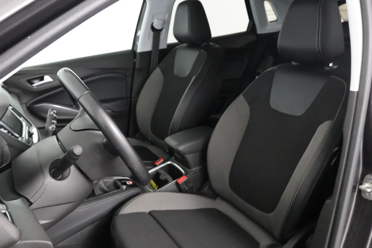1.2 Turbo Innovation | Elektrische Kofferklep | AGR | Dodehoek | Keyless | Camera | Parkeersensoren | Navigatie | Apple Carplay & Android Auto |