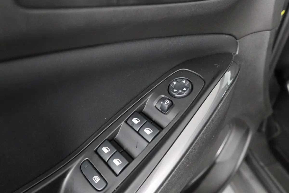 1.2 Turbo Innovation | Elektrische Kofferklep | AGR | Dodehoek | Keyless | Camera | Parkeersensoren | Navigatie | Apple Carplay & Android Auto |