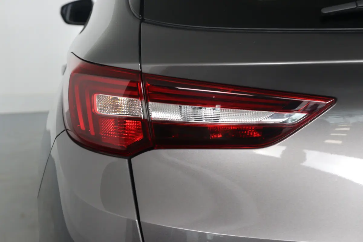 1.2 Turbo Innovation | Elektrische Kofferklep | AGR | Dodehoek | Keyless | Camera | Parkeersensoren | Navigatie | Apple Carplay & Android Auto |