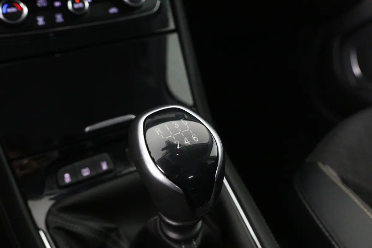 1.2 Turbo Innovation | Elektrische Kofferklep | AGR | Dodehoek | Keyless | Camera | Parkeersensoren | Navigatie | Apple Carplay & Android Auto |