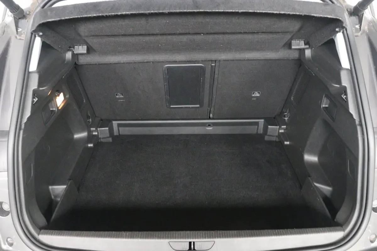 1.2 Turbo Innovation | Elektrische Kofferklep | AGR | Dodehoek | Keyless | Camera | Parkeersensoren | Navigatie | Apple Carplay & Android Auto |