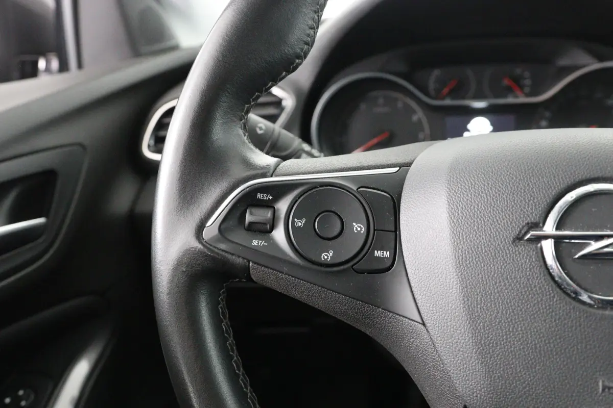 1.2 Turbo Innovation | Elektrische Kofferklep | AGR | Dodehoek | Keyless | Camera | Parkeersensoren | Navigatie | Apple Carplay & Android Auto |