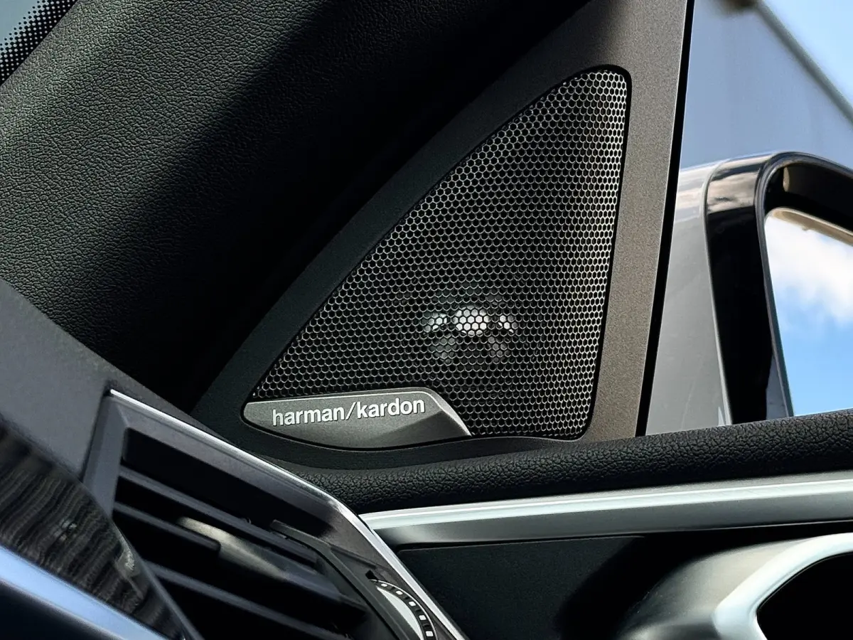 420i M-Sport | Brooklyn Grey | Harman Kardon | 19 inch | Facelift | Widescreen | Stoelverwarming | Carbon