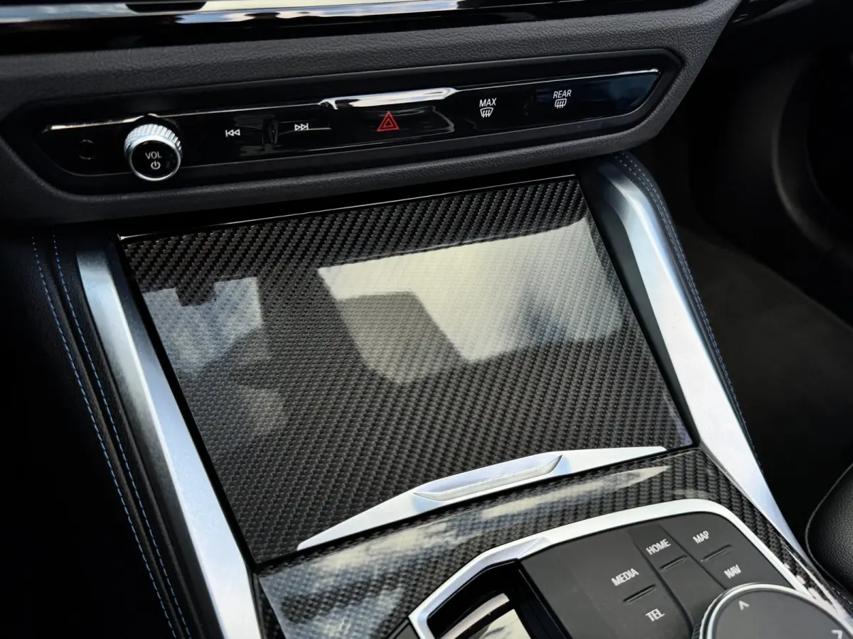 420i M-Sport | Brooklyn Grey | Harman Kardon | 19 inch | Facelift | Widescreen | Stoelverwarming | Carbon