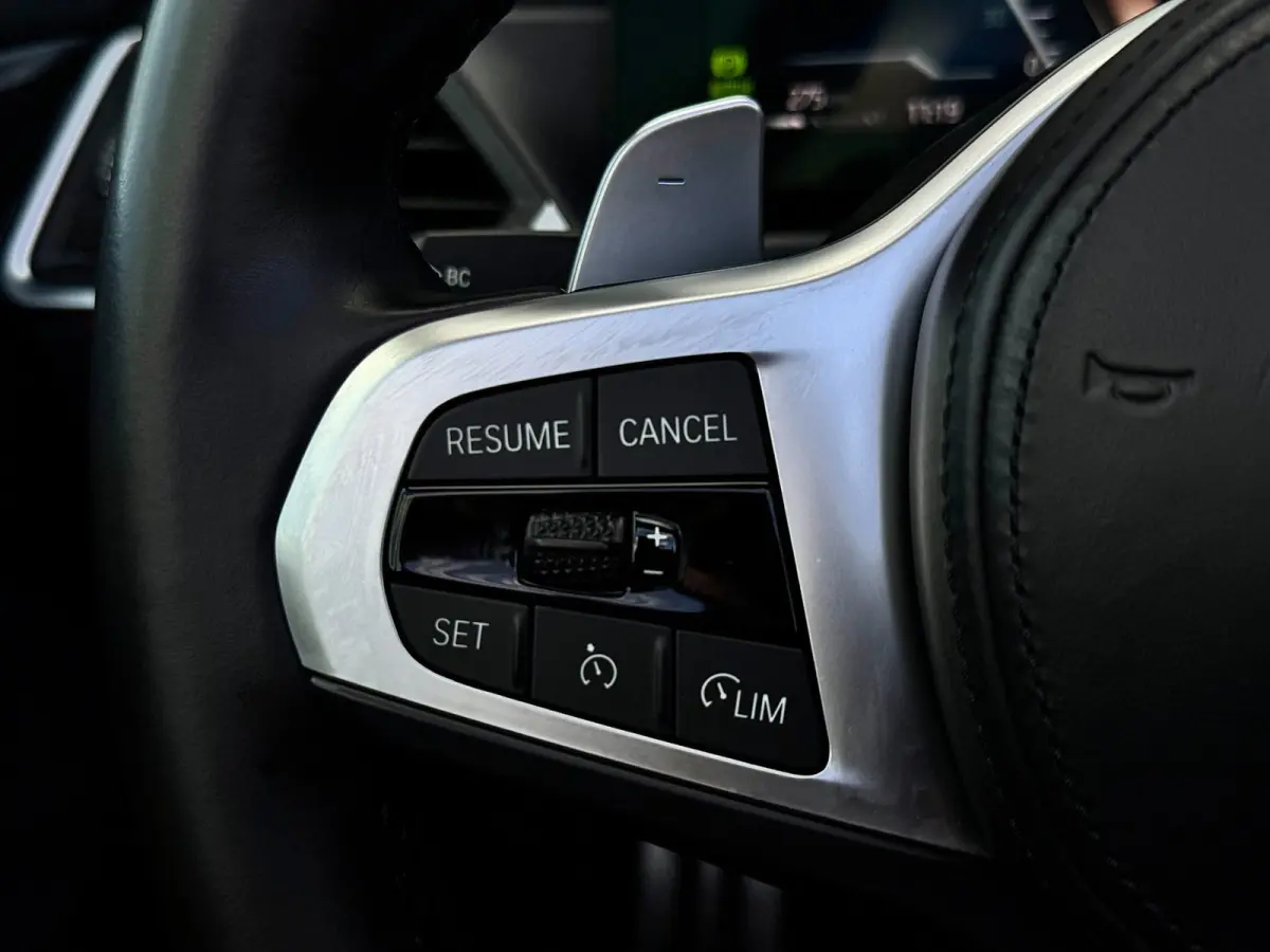 420i M-Sport | Brooklyn Grey | Harman Kardon | 19 inch | Facelift | Widescreen | Stoelverwarming | Carbon