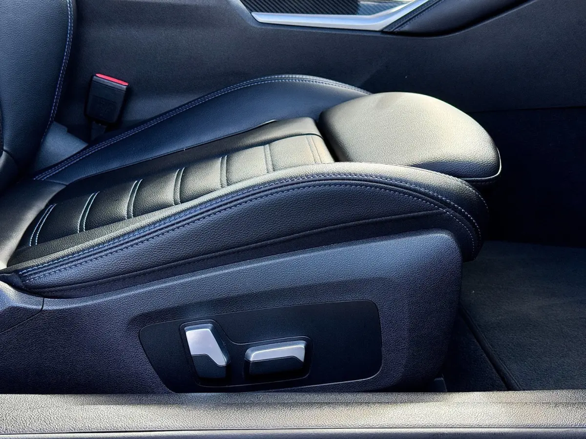 420i M-Sport | Brooklyn Grey | Harman Kardon | 19 inch | Facelift | Widescreen | Stoelverwarming | Carbon